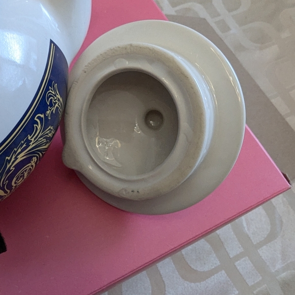 Tetley Tea, Tea Pot. EUC. Not stains noted. Vintage. - Picture 5 of 6